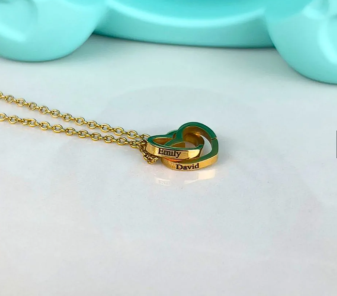 Urso giratório com rosas + colar de coração personalizado com nomes 💖